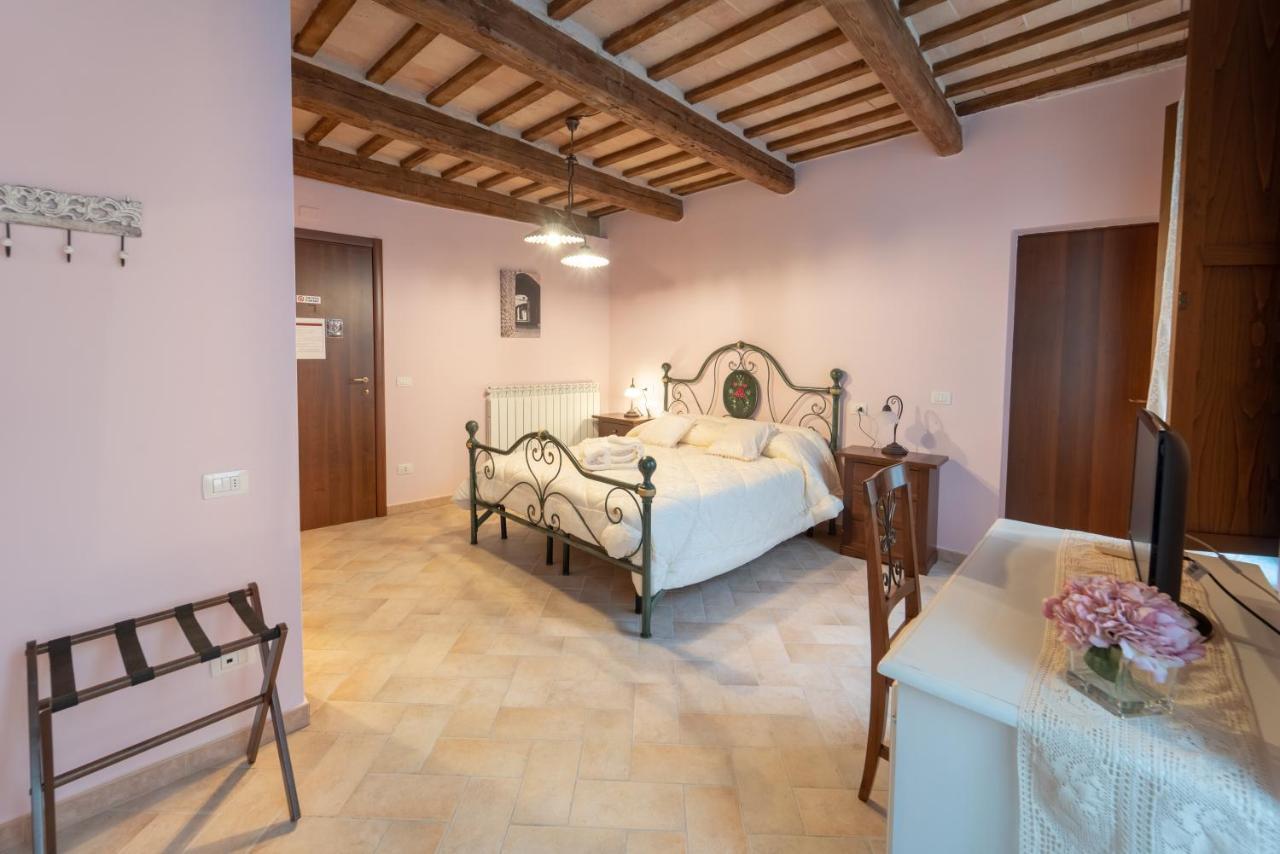 Albergo La Loggia Di San Martino Гуалдо Тадино Екстериор снимка