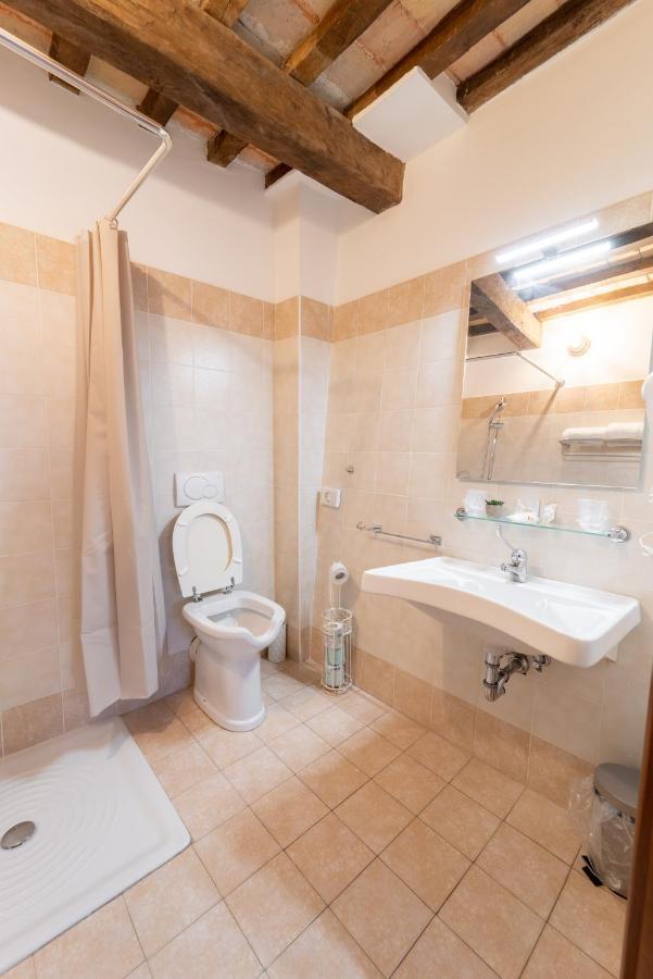 Albergo La Loggia Di San Martino Гуалдо Тадино Екстериор снимка