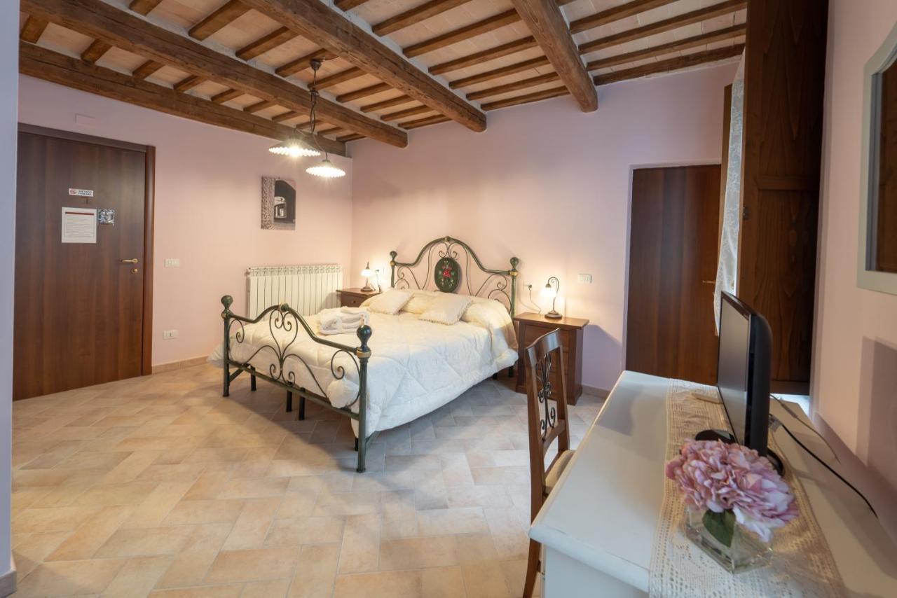 Albergo La Loggia Di San Martino Гуалдо Тадино Екстериор снимка