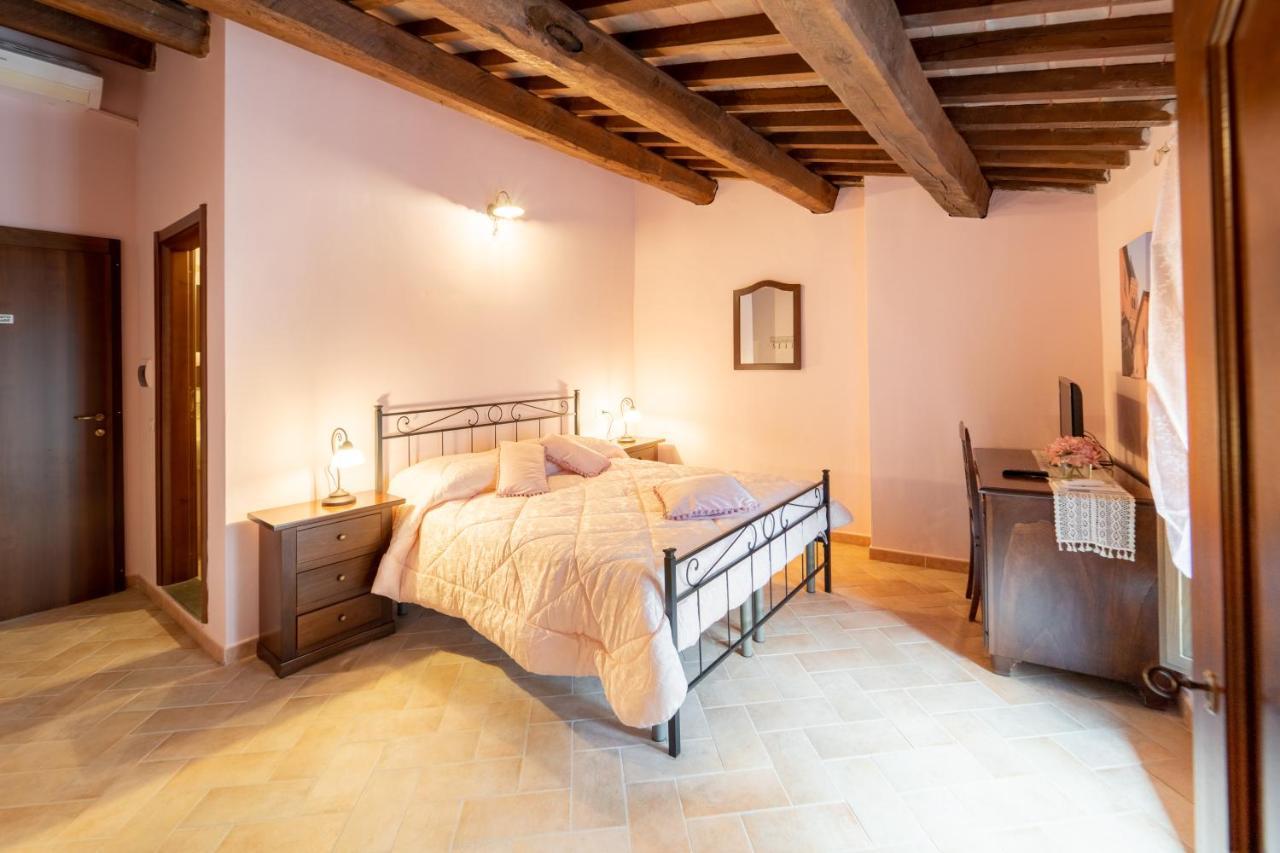 Albergo La Loggia Di San Martino Гуалдо Тадино Екстериор снимка