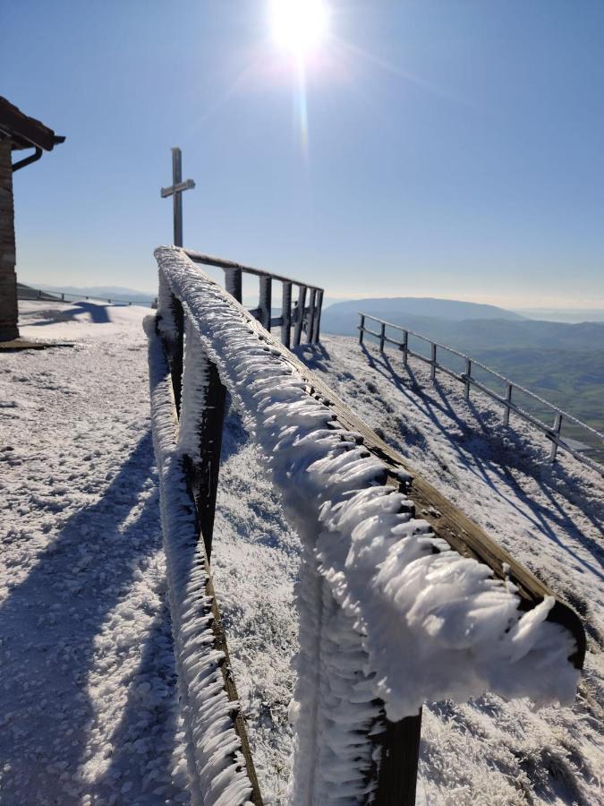 Albergo La Loggia Di San Martino Гуалдо Тадино Екстериор снимка